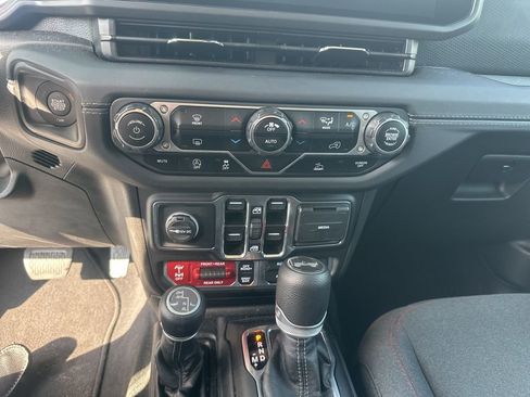Used 2025 Jeep Wrangler Rubicon image 15
