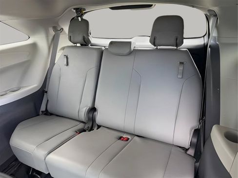 Used 2021 Toyota Sienna XLE AWD/4WD image 31