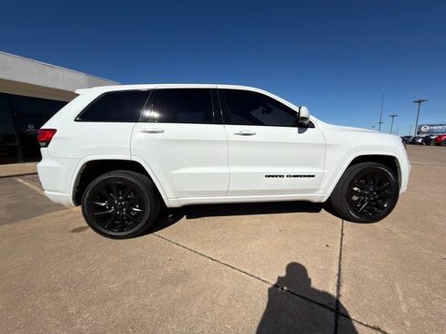 Used 2019 Jeep Grand Cherokee Altitude image 19