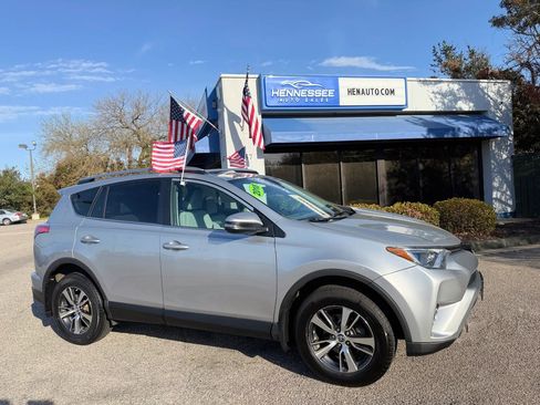 Used 2018 Toyota RAV4 XLE image 8