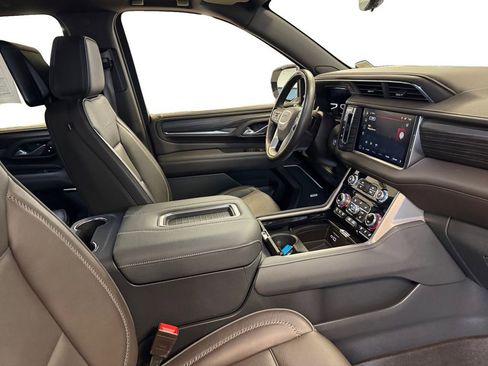 Used 2024 GMC Yukon XL Denali w/ Advanced Technology Package image 17