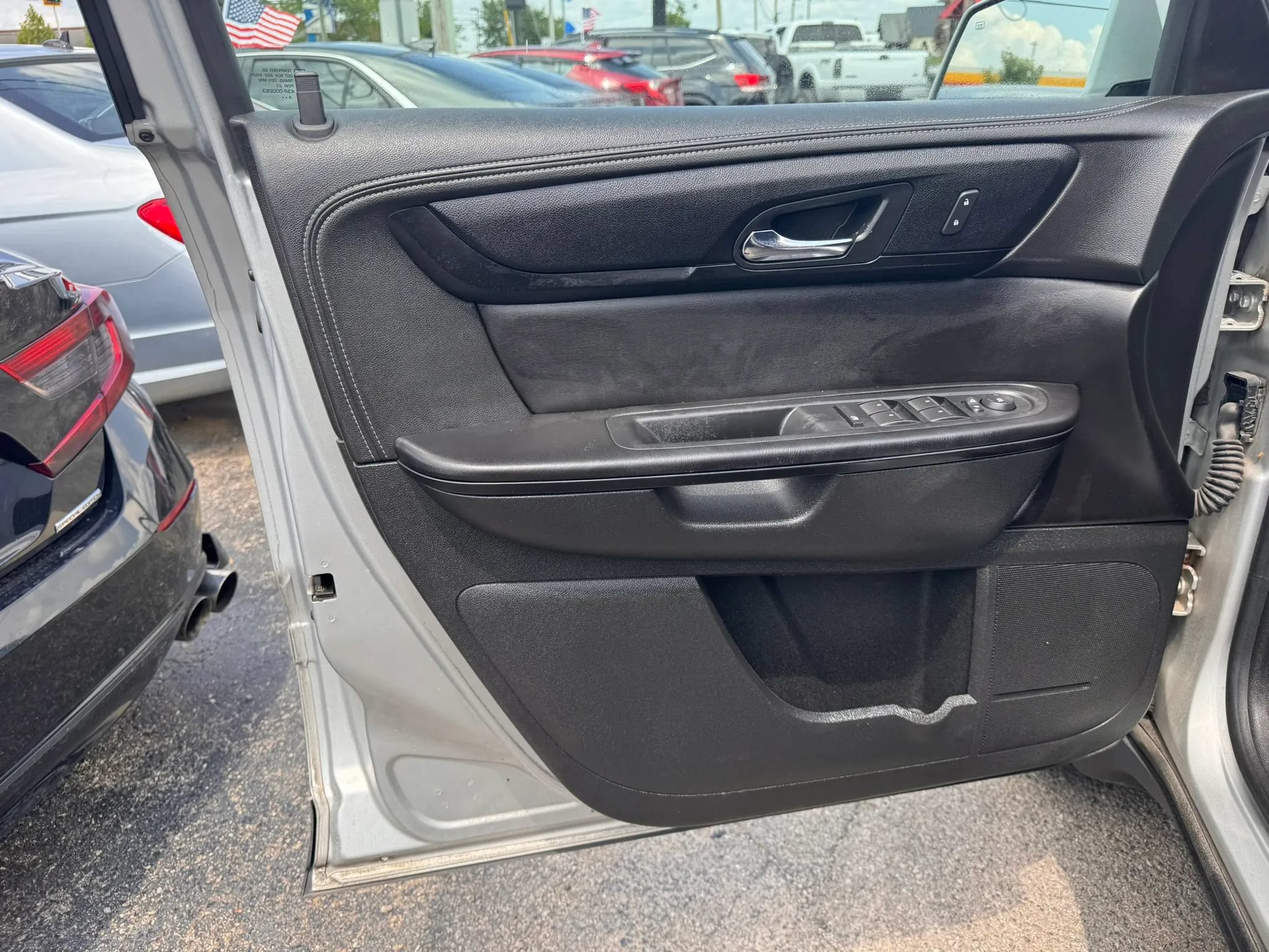 Used 2015 Chevrolet Traverse LT w/ Style and Technology Package FWD image 10