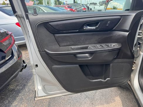 Used 2015 Chevrolet Traverse LT w/ Style and Technology Package FWD image 10