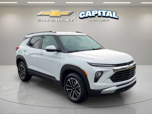 Used 2025 Chevrolet TrailBlazer LT AWD/4WD image 8
