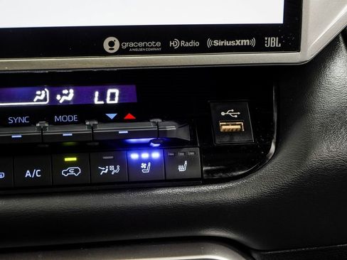 Used 2024 Toyota Sequoia Platinum image 31