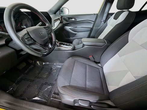 Used 2025 Chevrolet Trax RS FWD image 20