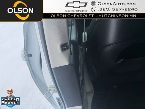 Used 2024 Chrysler Pacifica Touring-L image 15