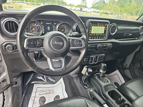 Used 2022 Jeep Wrangler Unlimited Sahara AWD/4WD image 17
