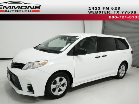 Used 2020 Toyota Sienna L image 1