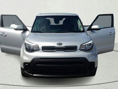 Used 2018 Kia Soul Base image 9