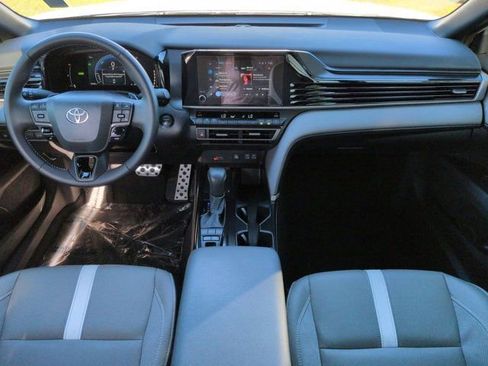 Used 2025 Toyota Camry SE FWD image 13
