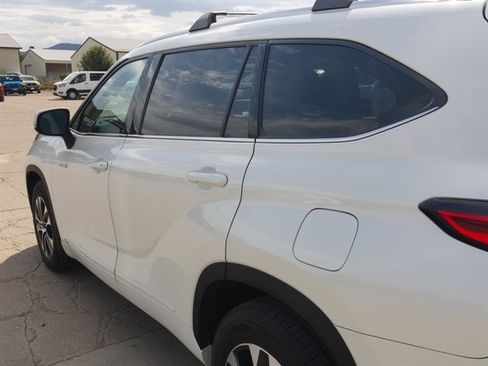 Used 2020 Toyota Highlander XLE AWD/4WD image 8