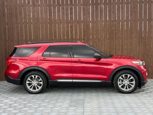 Used 2020 Ford Explorer XLT w/ Equipment Group 202A RWD image 13