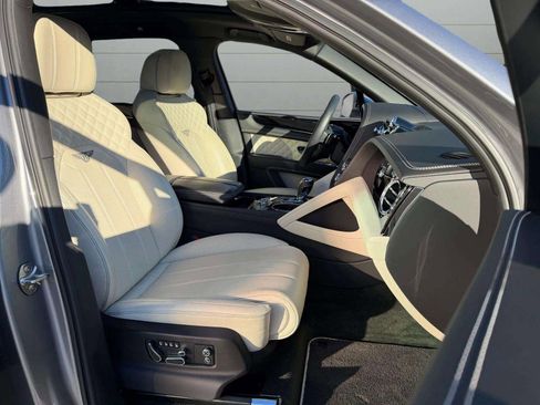 Certified 2022 Bentley Bentayga image 27