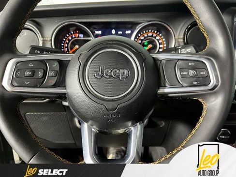 Used 2023 Jeep Gladiator Overland AWD/4WD image 15