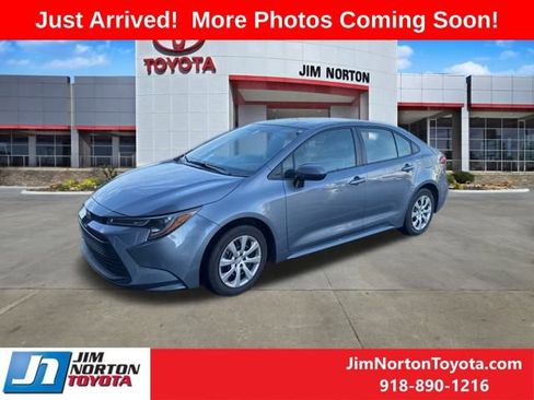 Used 2023 Toyota Corolla LE image 2