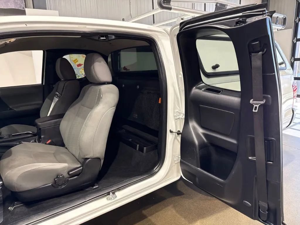 Used 2022 Toyota Tacoma SR AWD/4WD image 19