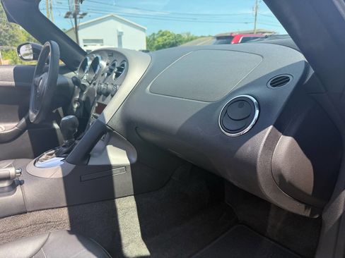 Used 2007 Pontiac Solstice Convertible w/ Premium Package RWD image 34