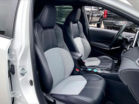 Used 2022 Toyota Corolla XSE image 9