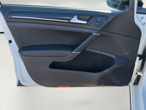 Used 2018 Volkswagen Golf R 4-Door image 21