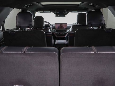 Used 2025 Ford Explorer ST image 31