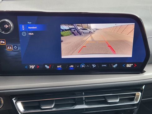 Used 2026 Chevrolet Traverse LT image 17