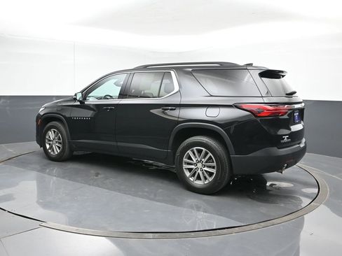 Used 2023 Chevrolet Traverse LT image 3