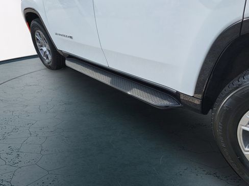 Used 2023 Jeep Wagoneer 4WD w/ Convenience Group I image 11