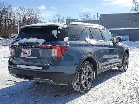 Used 2025 Ford Explorer Active w/ Active Comfort Package image 4