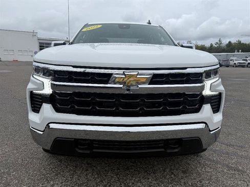 Used 2022 Chevrolet Silverado 1500 LT AWD/4WD image 2