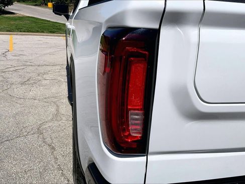 Used 2024 GMC Sierra 1500 AT4X image 28