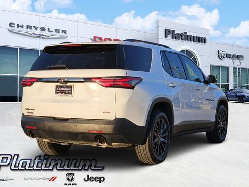 Used 2023 Chevrolet Traverse RS image 5