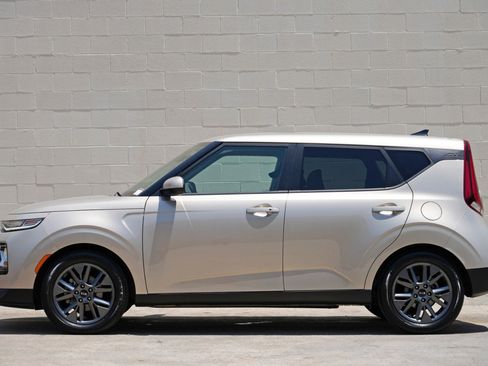 Used 2020 Kia Soul EX FWD image 8
