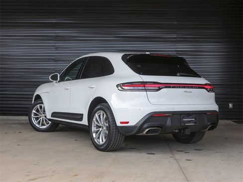 Used 2025 Porsche Macan image 3