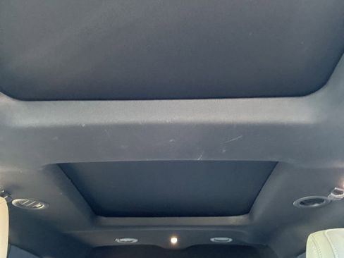 Used 2018 Ford Explorer XLT w/ Equipment Group 202A FWD image 12