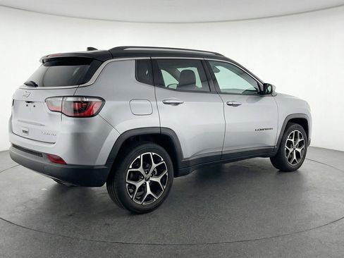 Used 2025 Jeep Compass Limited AWD/4WD image 9