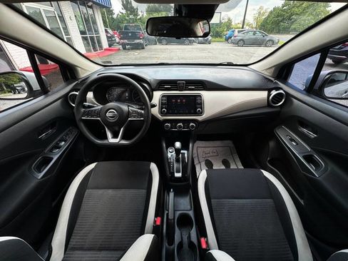 Used 2021 Nissan Versa SV image 14