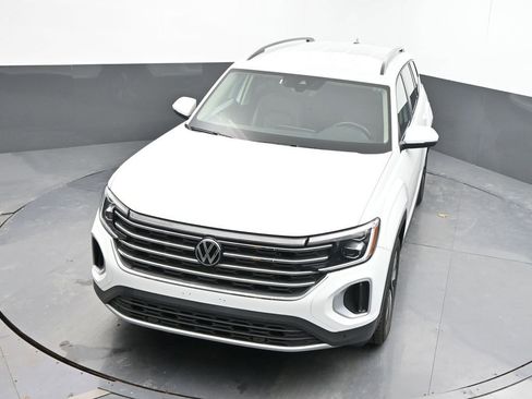 Used 2025 Volkswagen Atlas SE image 29