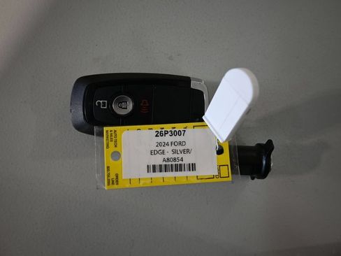 Used 2024 Ford Edge SEL AWD/4WD image 11