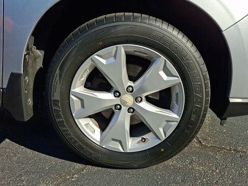 Used 2015 Subaru Forester 2.5i Premium AWD/4WD image 8