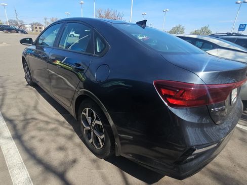 Used 2019 Kia Forte LXS FWD image 4