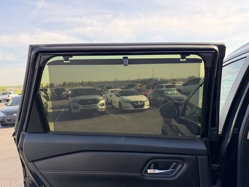 Used 2024 Nissan Rogue SV w/ SV Premium Package image 16