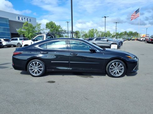 Used 2019 Lexus ES 350 w/ Premium Package FWD image 2