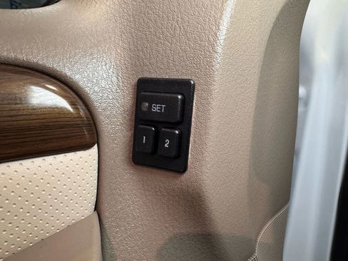 Used 2005 Ford Explorer Eddie Bauer image 24