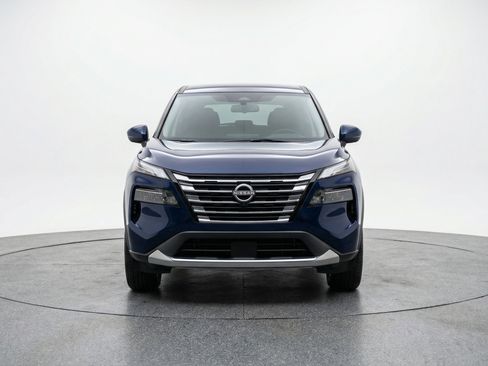 Used 2025 Nissan Rogue SV image 2