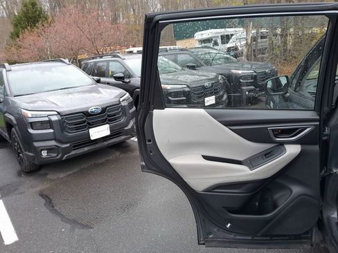 Used 2023 Subaru Forester AWD/4WD image 28