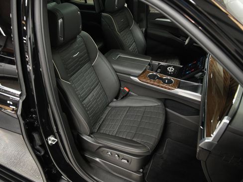 Used 2025 Cadillac Escalade Sport Platinum image 18