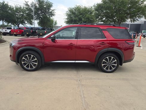 New 2026 Nissan Pathfinder Platinum FWD image 6