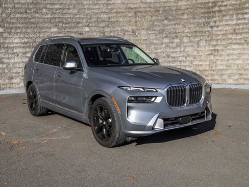 Used 2024 BMW X7 xDrive40i w/ Premium Package image 2