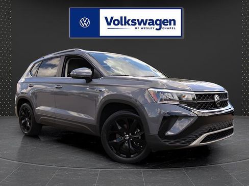 Certified 2023 Volkswagen Taos SE w/ Black Wheel Package FWD image 1